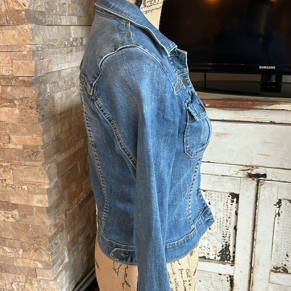 Kut from the Kloth blue jean jean jacket button closure two chest pockets - Picture 8 of 16